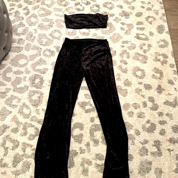NEVER WORN! Velvet matching set with flare pants and tube top - Picture 1 of 3